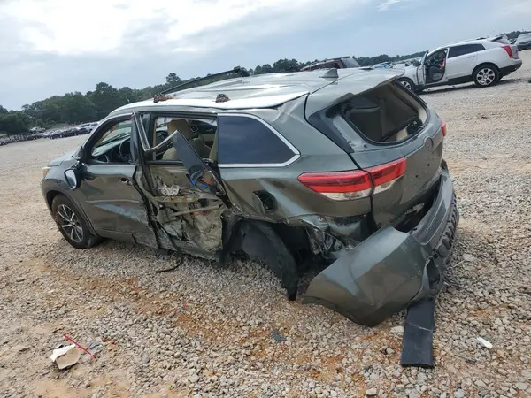 5TDKZRFH3HS197738 2017 TOYOTA HIGHLANDER - Image 2