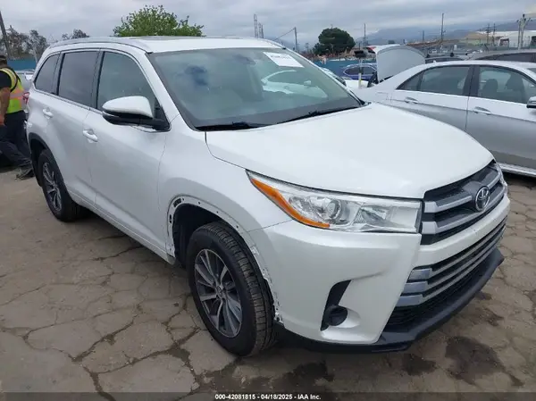 5TDKZRFH3HS199201 2017 TOYOTA HIGHLANDER - Image 1