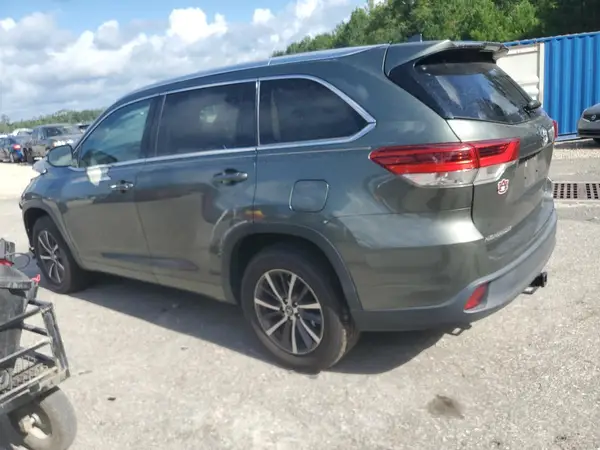 5TDKZRFH3HS199456 2017 TOYOTA HIGHLANDER - Image 2