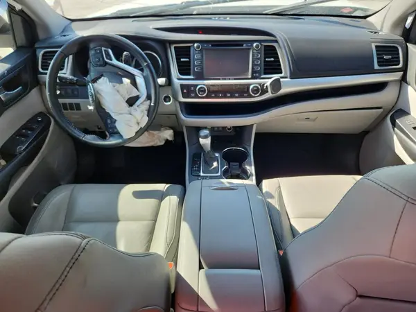 5TDKZRFH3HS201609 2017 TOYOTA HIGHLANDER - Image 8