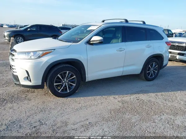 5TDKZRFH3HS210276 2017 TOYOTA HIGHLANDER - Image 2