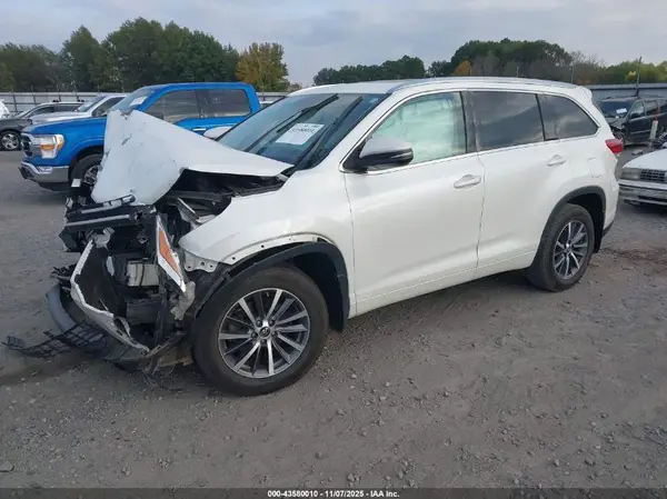 5TDKZRFH3HS216644 2017 TOYOTA HIGHLANDER - Image 2