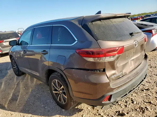5TDKZRFH3HS220807 2017 TOYOTA HIGHLANDER - Image 2