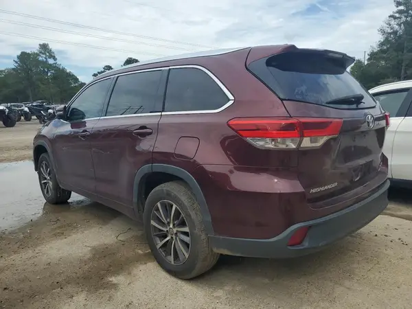 5TDKZRFH3HS220855 2017 TOYOTA HIGHLANDER - Image 2