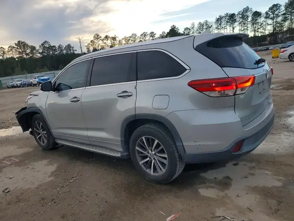 5TDKZRFH3HS230253 2017 TOYOTA HIGHLANDER - Image 2