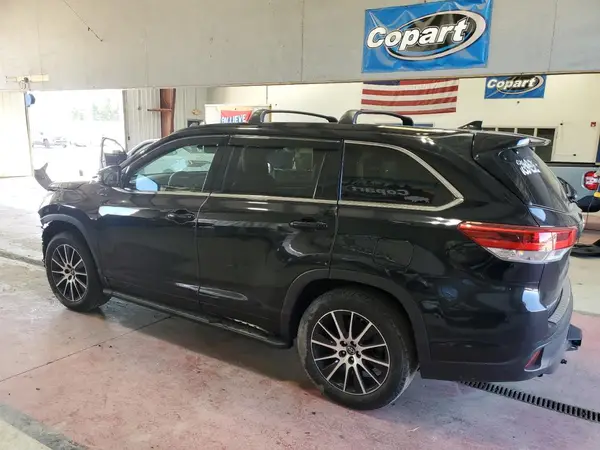 5TDKZRFH3HS508536 2017 TOYOTA HIGHLANDER - Image 2