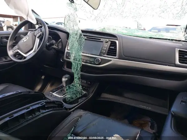 5TDKZRFH3HS509363 2017 TOYOTA HIGHLANDER - Image 1