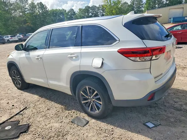 5TDKZRFH3HS510383 2017 TOYOTA HIGHLANDER - Image 2