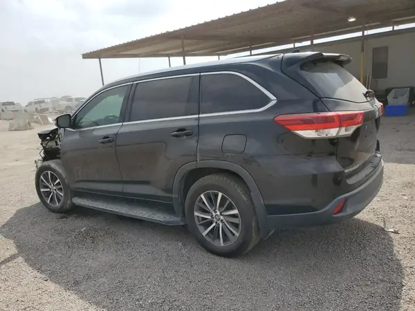 5TDKZRFH3HS510982 2017 TOYOTA HIGHLANDER - Image 2