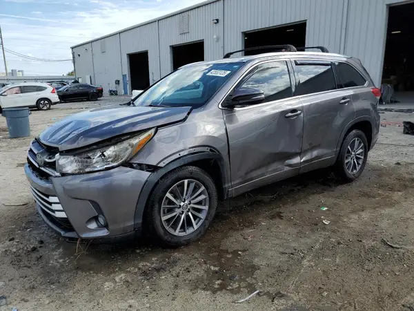 5TDKZRFH3HS511243 2017 TOYOTA HIGHLANDER - Image 1