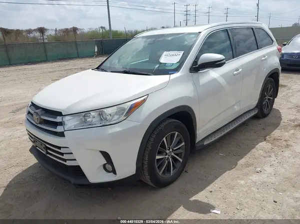 5TDKZRFH3HS512196 2017 TOYOTA HIGHLANDER - Image 2
