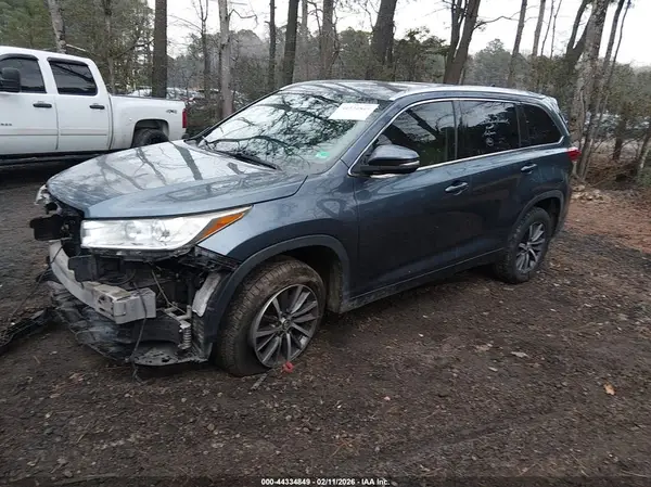 5TDKZRFH3HS513204 2017 TOYOTA HIGHLANDER - Image 2