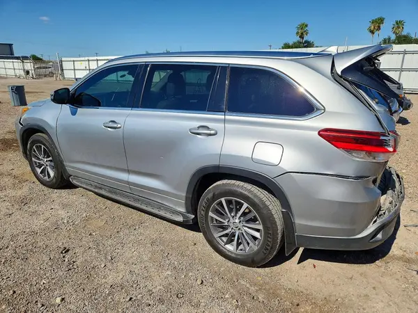5TDKZRFH3HS514109 2017 TOYOTA HIGHLANDER - Image 2