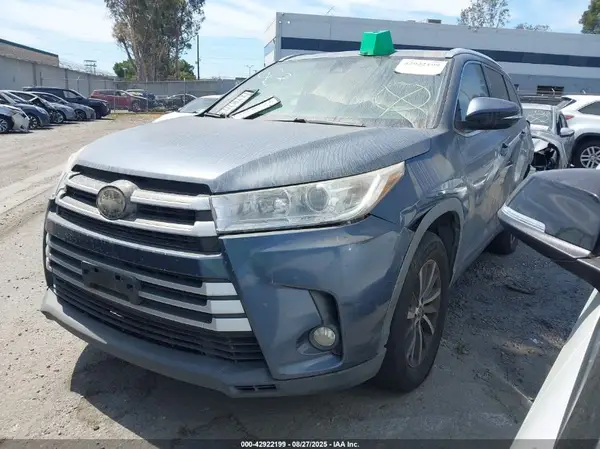 5TDKZRFH3HS514241 2017 TOYOTA HIGHLANDER - Image 2