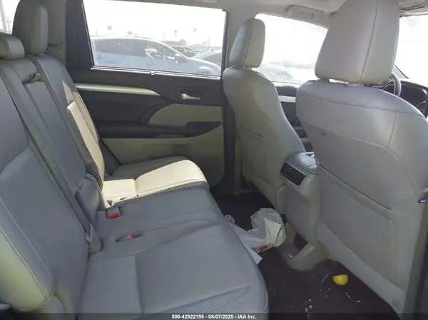 5TDKZRFH3HS514241 2017 TOYOTA HIGHLANDER - Image 8