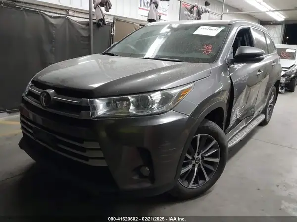 5TDKZRFH3HS514644 2017 TOYOTA HIGHLANDER - Image 2
