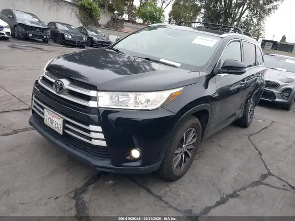 5TDKZRFH3HS515308 2017 TOYOTA HIGHLANDER - Image 2