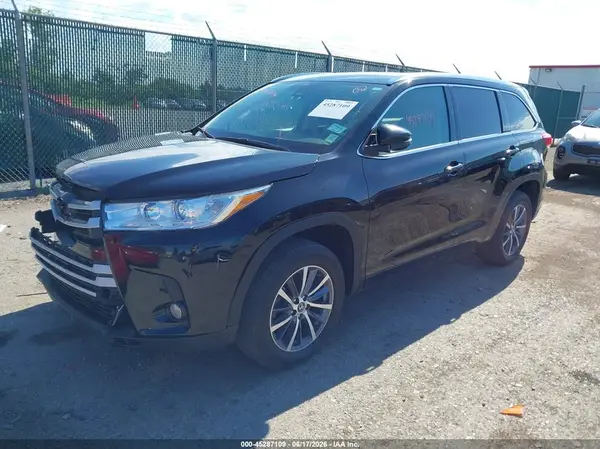 5TDKZRFH3HS515910 2017 TOYOTA HIGHLANDER - Image 2