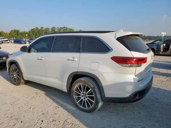 5TDKZRFH3HS518306 2017 TOYOTA HIGHLANDER - Image 2