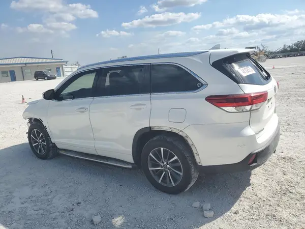 5TDKZRFH3HS518628 2017 TOYOTA HIGHLANDER - Image 2