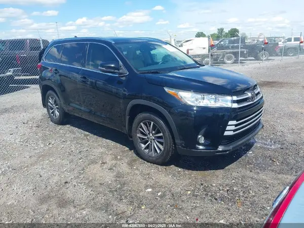 5TDKZRFH3HS519388 2017 TOYOTA HIGHLANDER - Image 1