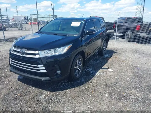 5TDKZRFH3HS519388 2017 TOYOTA HIGHLANDER - Image 2