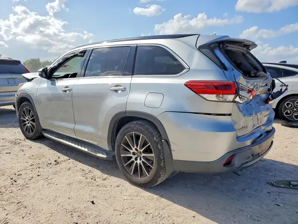5TDKZRFH3HS520492 2017 TOYOTA HIGHLANDER - Image 2