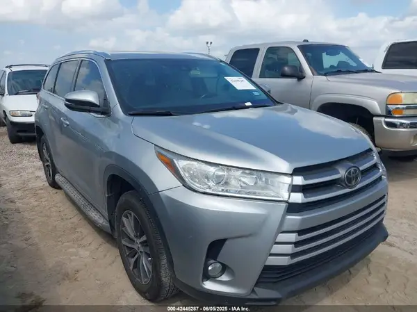 5TDKZRFH3HS523991 2017 TOYOTA HIGHLANDER - Image 1