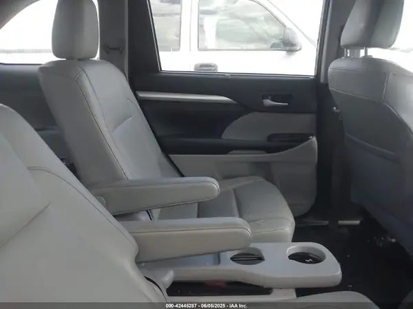 5TDKZRFH3HS523991 2017 TOYOTA HIGHLANDER - Image 8