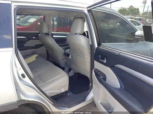 5TDKZRFH3HS524249 2017 TOYOTA HIGHLANDER - Image 8