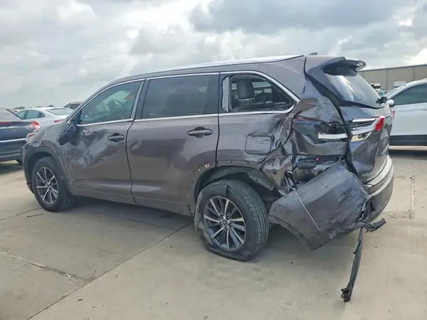 5TDKZRFH3HS526048 2017 TOYOTA HIGHLANDER - Image 2