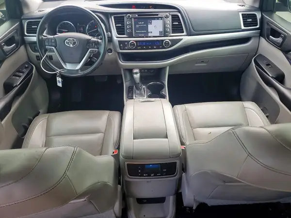 5TDKZRFH3HS526048 2017 TOYOTA HIGHLANDER - Image 8