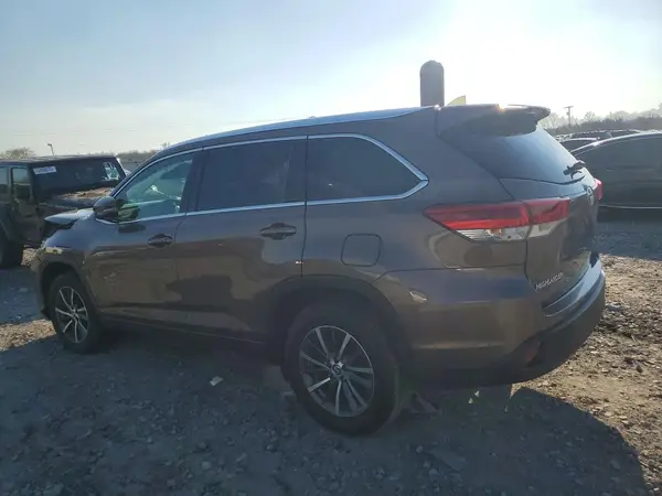 5TDKZRFH3JS235099 2018 TOYOTA HIGHLANDER - Image 2