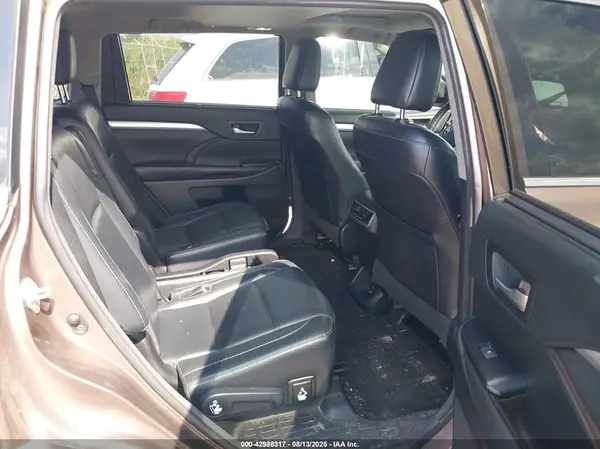 5TDKZRFH3JS242375 2018 TOYOTA HIGHLANDER - Image 8