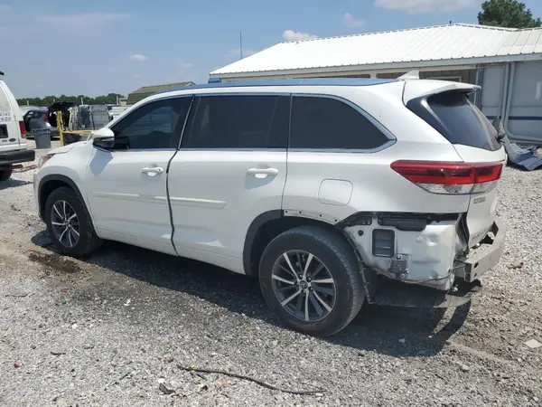 5TDKZRFH3JS244563 2018 TOYOTA HIGHLANDER - Image 2