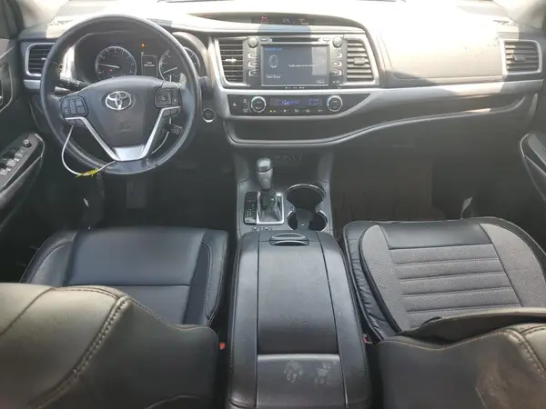 5TDKZRFH3JS244563 2018 TOYOTA HIGHLANDER - Image 8