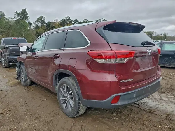 5TDKZRFH3JS248838 2018 TOYOTA HIGHLANDER - Image 2