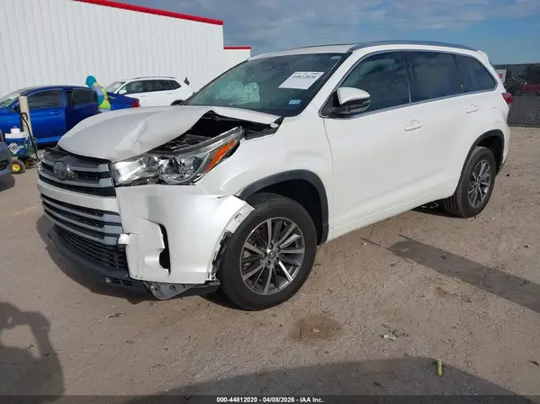 5TDKZRFH3JS281340 2018 TOYOTA HIGHLANDER - Image 2