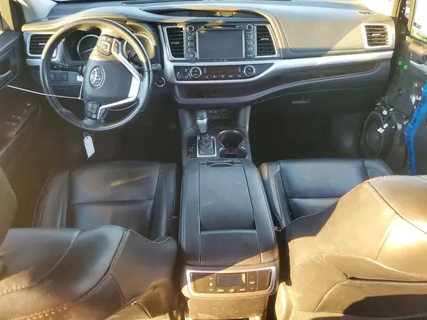 5TDKZRFH3JS282617 2018 TOYOTA HIGHLANDER - Image 8