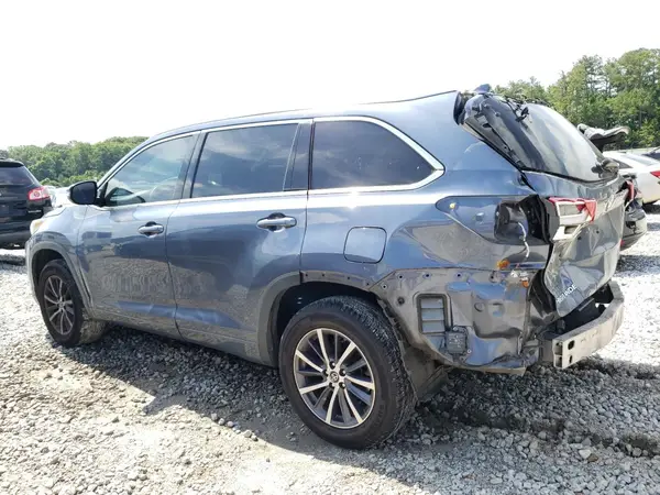5TDKZRFH3JS284447 2018 TOYOTA HIGHLANDER - Image 2