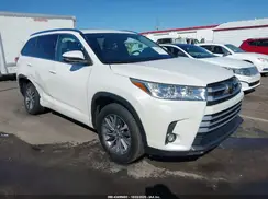 5TDKZRFH3JS288076 2018 TOYOTA HIGHLANDER