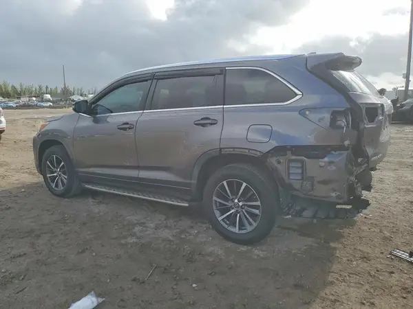 5TDKZRFH3JS527724 2018 TOYOTA HIGHLANDER - Image 2