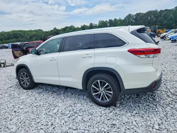 5TDKZRFH3JS528291 2018 TOYOTA HIGHLANDER - Image 2