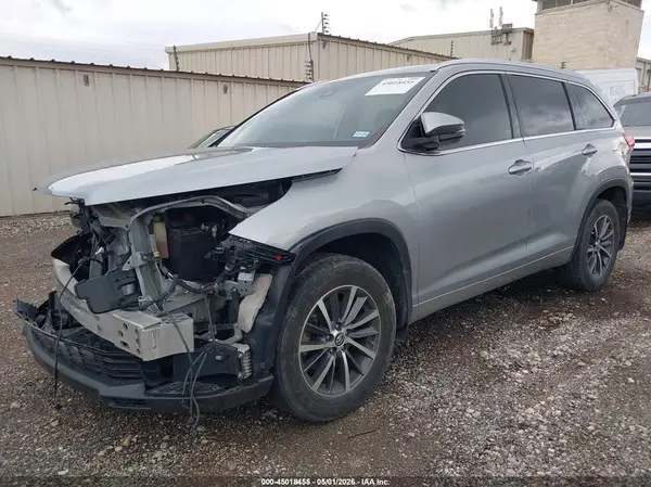 5TDKZRFH3JS530090 2018 TOYOTA HIGHLANDER - Image 2