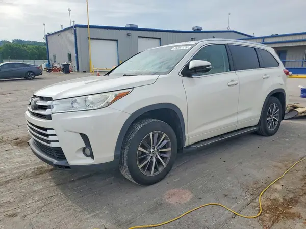 5TDKZRFH3JS530154 2018 TOYOTA HIGHLANDER - Image 1