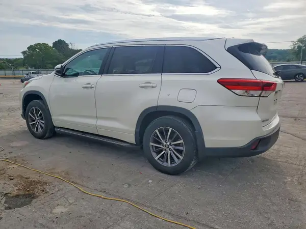 5TDKZRFH3JS530154 2018 TOYOTA HIGHLANDER - Image 2