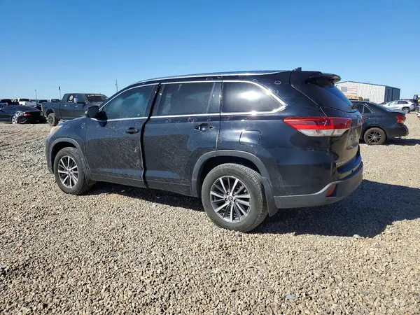 5TDKZRFH3JS530543 2018 TOYOTA HIGHLANDER - Image 2
