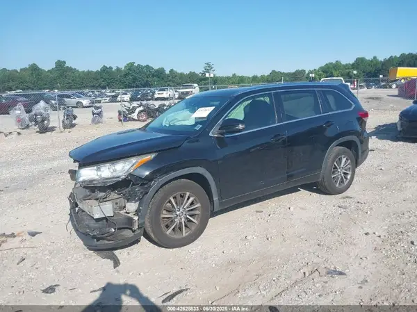 5TDKZRFH3JS532406 2018 TOYOTA HIGHLANDER - Image 2