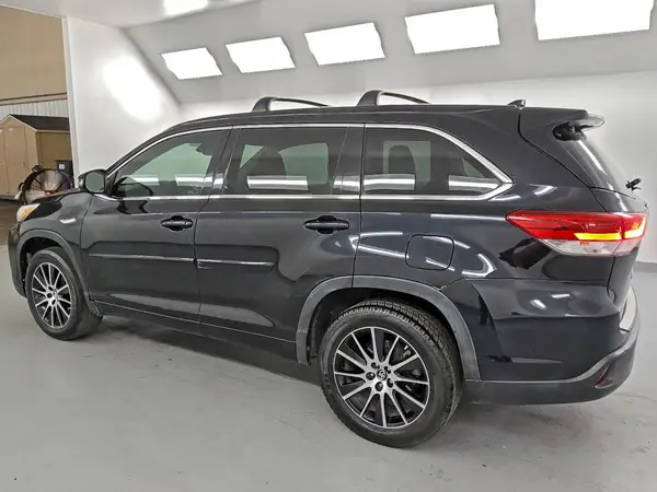 5TDKZRFH3JS534124 2018 TOYOTA HIGHLANDER - Image 2