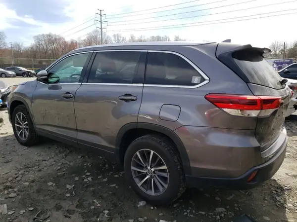 5TDKZRFH3JS535385 2018 TOYOTA HIGHLANDER - Image 2